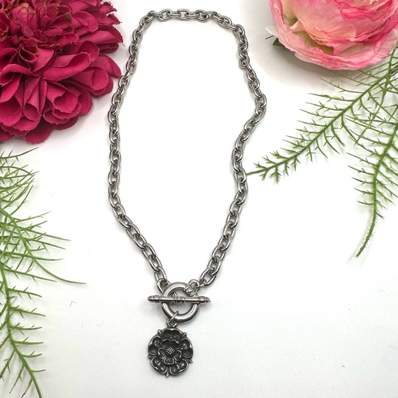 Jewelry - NEW⚜️Cherry Blossom Charm Toggle Clasp Necklace